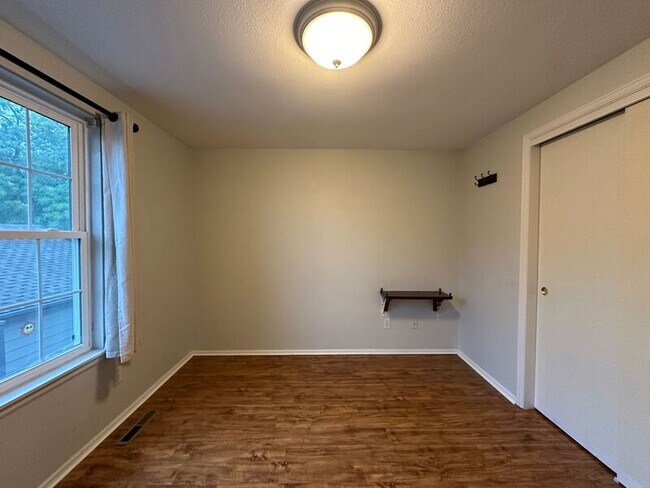 Building Photo - 7105 E Briarwood Dr