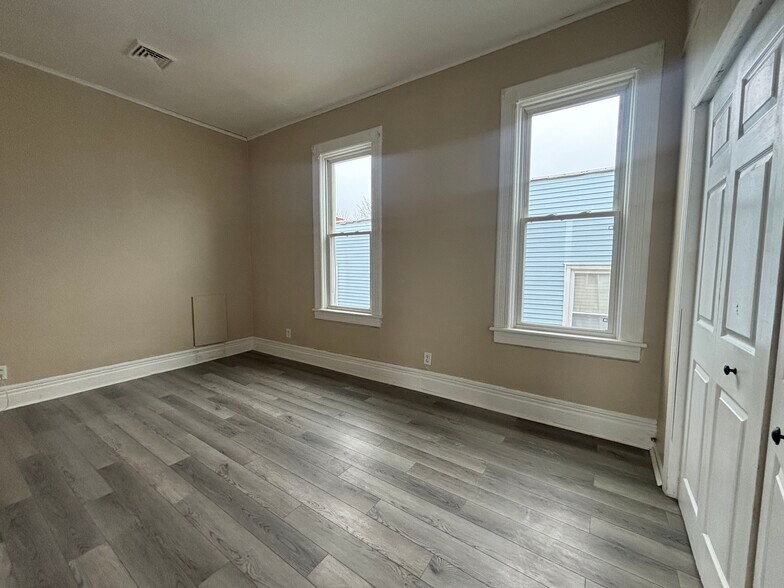 Building Photo - 15 Broadway