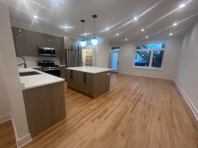 Primary Photo - 2657 W Huron St