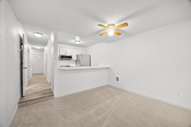 Building Photo - **NO SHOWINGS, APPLICATION HAS BEEN RECEIVED** $1795.00. One-Bedroom, and a 2nd Open Loft style r...