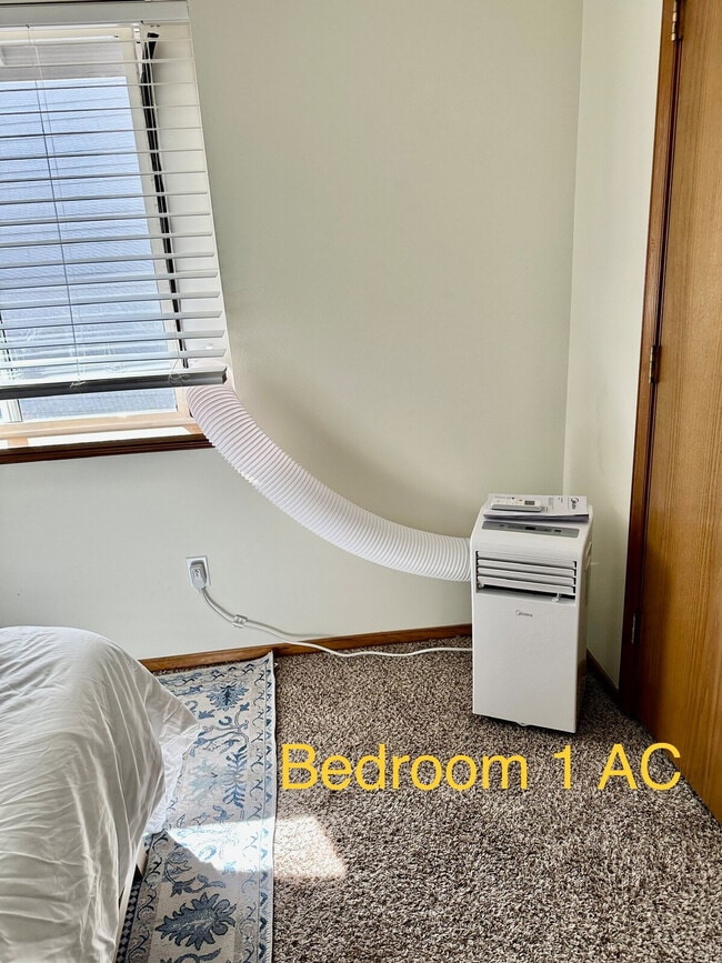 Building Photo - 15904 Admiralty Way