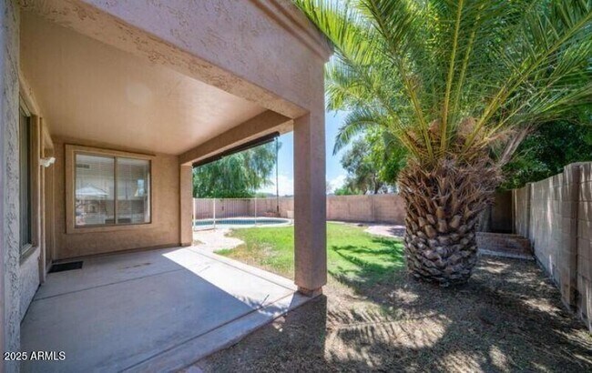 Building Photo - 3924 S Hollyhock Pl