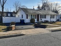 Building Photo - 17 Gibbs Dr