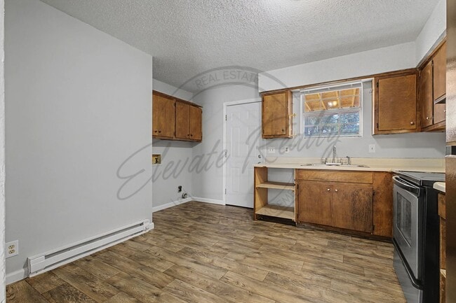 Building Photo - Two Bedroom Ranch Style Duplex in Hermitage!