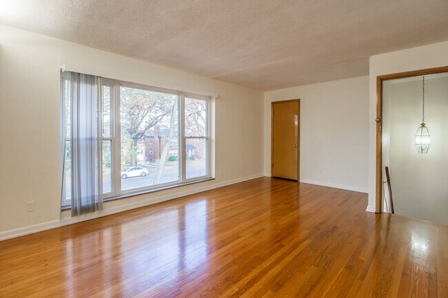 Building Photo - (852) 7434-36 Delmar