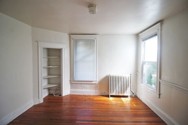 Building Photo - 2026/2027 JHU Off-campus housing for 2019 5bd/2ba w/ W/D! Available 6/15/26