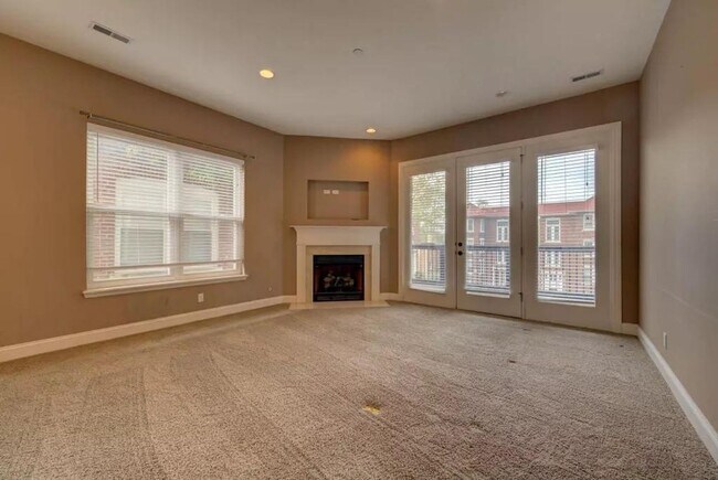Building Photo - Cates Ave Fourplex