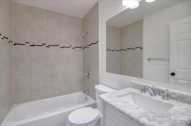 Building Photo - 1032 Summermist Ct