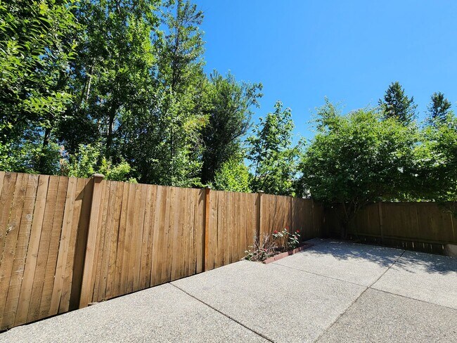 Building Photo - Prime Amber Skyline Home for Lease: Comfort and Convenience Await