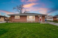 Building Photo - 944 N Jay Ave