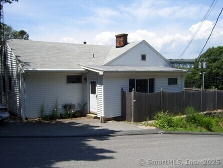 Primary Photo - 123 Bridge St