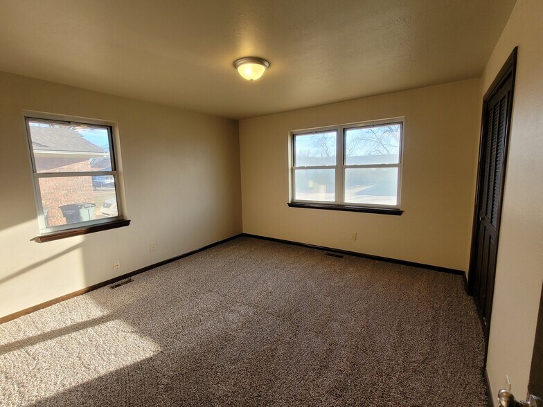 Building Photo - 4805 Del Crest Dr