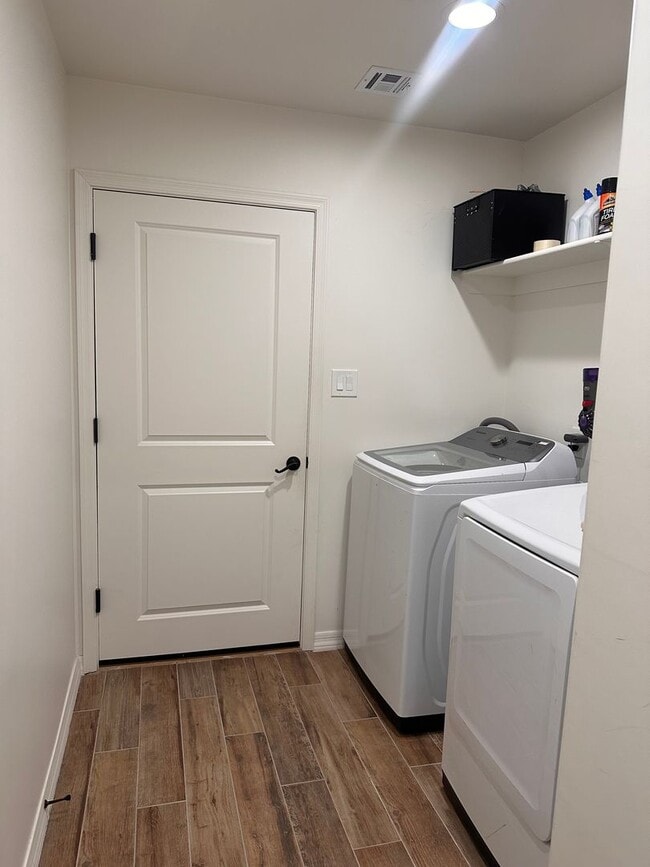 Building Photo - 3bed/2bath ALL tile home built in 2024