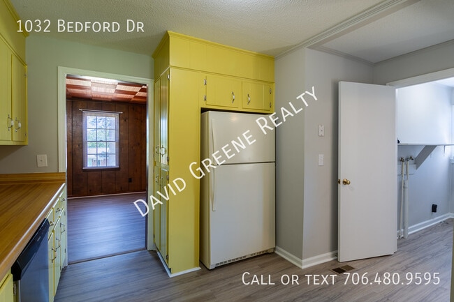 Building Photo - 1032 Bedford Dr