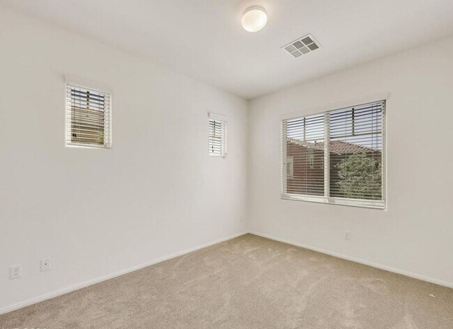 Building Photo - 614 Taliput Palm Pl