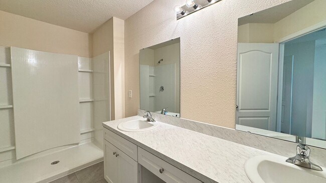 Building Photo - St. Johns County Townhome || Screened in Lanai || Resort Style Amenities