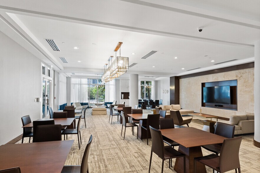 Building Photo - 801 Brickell Key Blvd