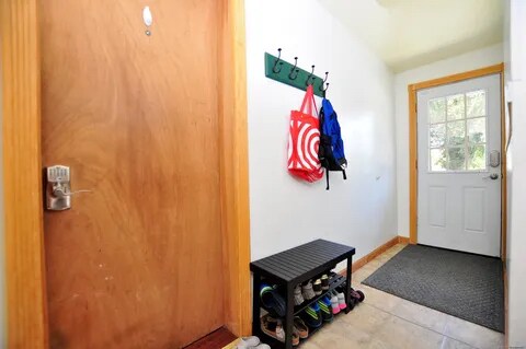 Building Photo - 349 Naubuc Ave