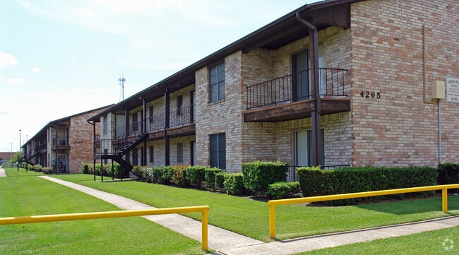 Building Photo - 4245-4265 Crow Rd