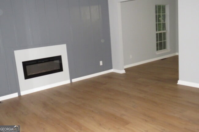 Building Photo - 2060 Bedford Ct