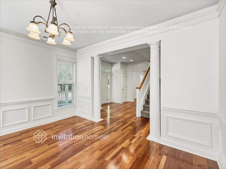 Building Photo - 15527 Barnsbury Dr