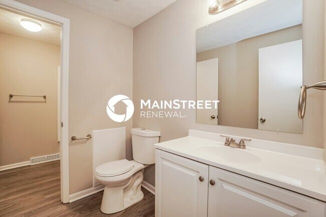 Building Photo - 4 Bedroom Pet-Friendly Home in Columbus, OH with Main Street Renewal