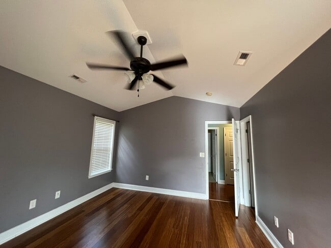 Building Photo - Upscale 3 to 4 BR home in The Willows at Leland. Two car garage, community pool!