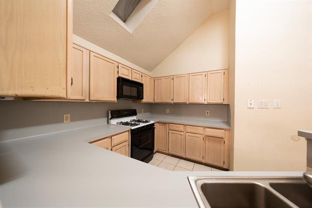 Building Photo - 1501 Post Oak Dr