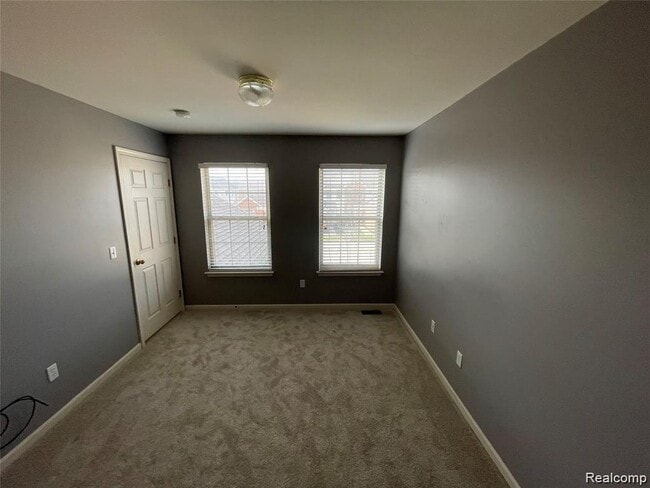 Building Photo - 8767 Hardwood Dr
