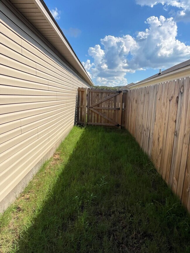Building Photo - 103 JO Pk Ln