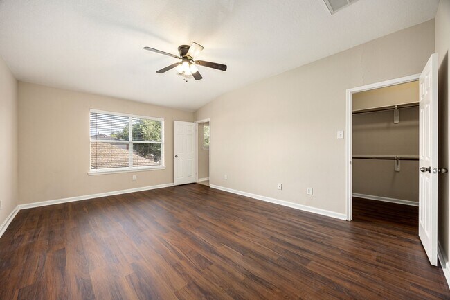 Building Photo - 10427 Lyndon Meadows Dr