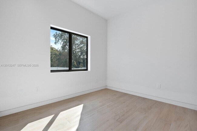 Building Photo - 4715 N Miami Ave