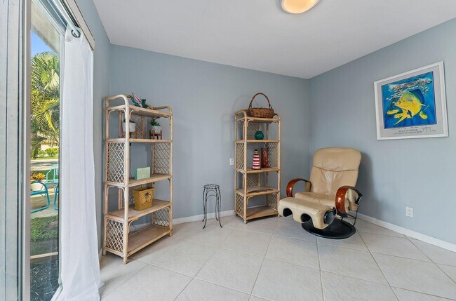 Building Photo - 9520 SE Point Terrace