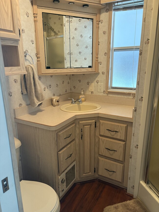 Building Photo - 562 Carousel Ln