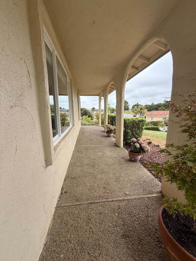 Building Photo - Coming availble soon!!! Tranquil Oak Hills...