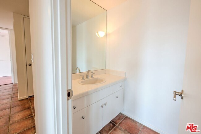 Building Photo - 10551 Wilshire Blvd