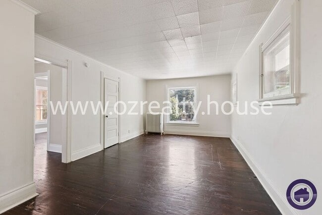 Building Photo - 2727 Robinwood Ave