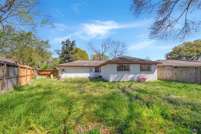 Building Photo - 5375 Little John Ln