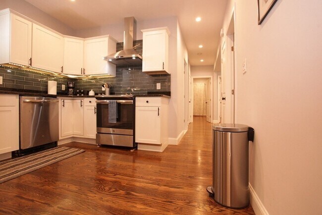 Building Photo - 289-291 Main St