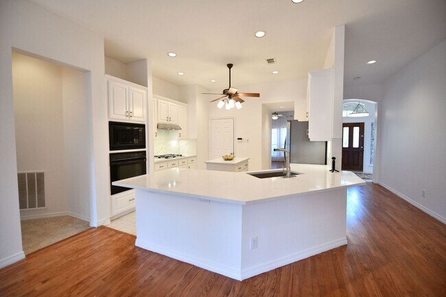 Building Photo - 2505 Spring Hill Ln
