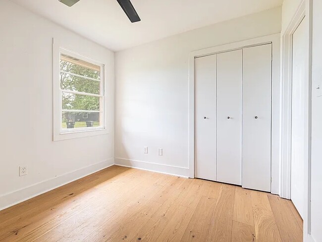 Building Photo - 300 Parish Dr