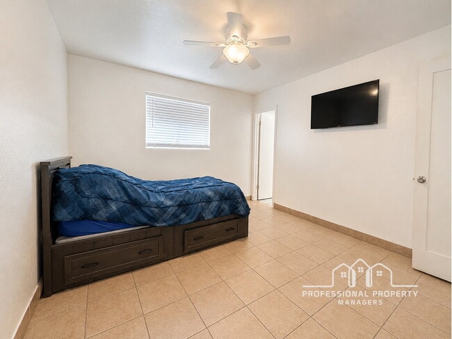 Building Photo - 3-bedroom, 2-bathroom home in La Verne Terrace