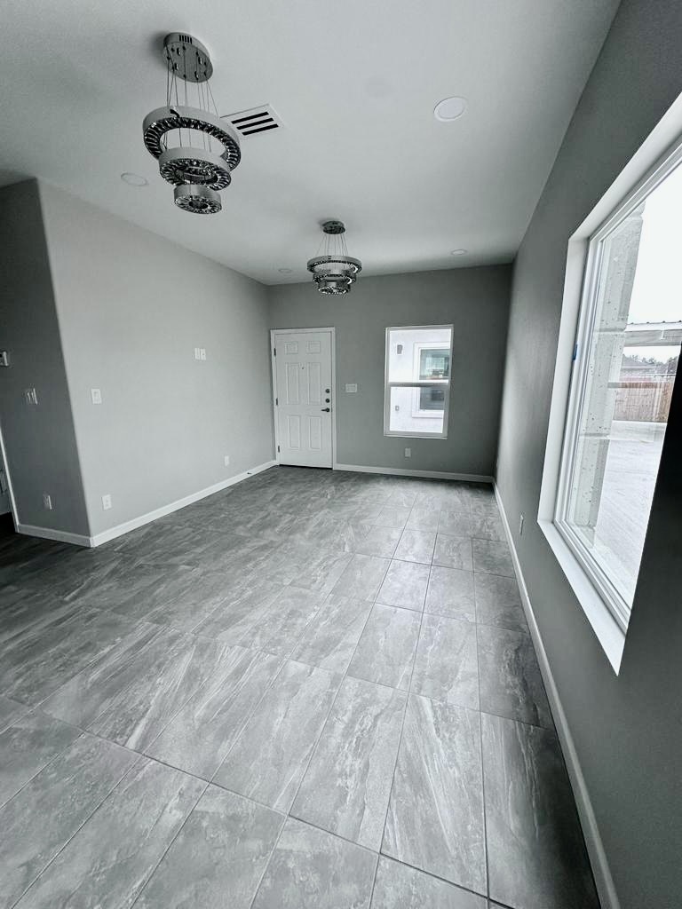 Building Photo - 3704 N Robin Ave