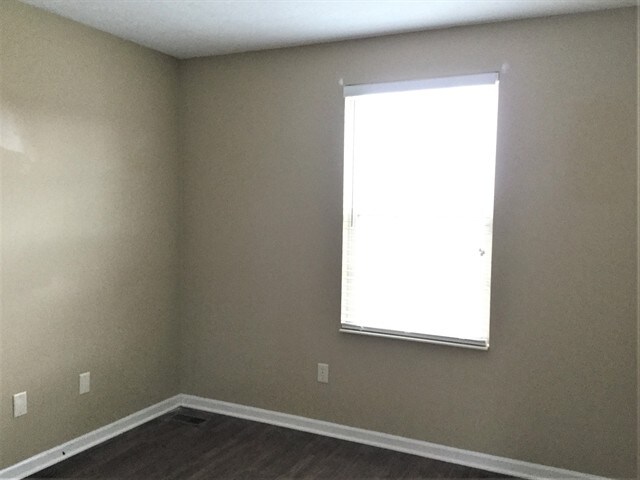 Building Photo - 161 Lakeview Dr