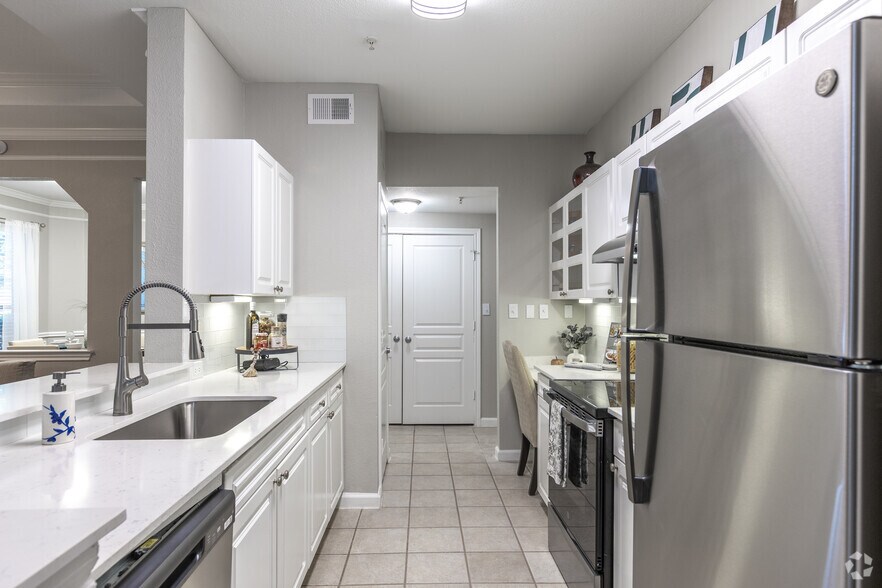 2BR, 2BA - 1,170SF - Kitchen - The Point At Deerfield Apartments