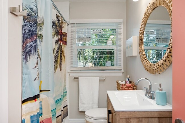 Building Photo - Monthly  FUN Furnished Bradenton, FL Rental VACA or Short term