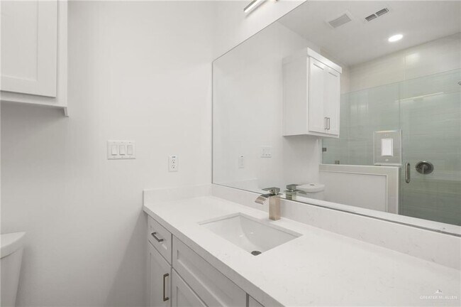 Building Photo - 614 Sonny Dr