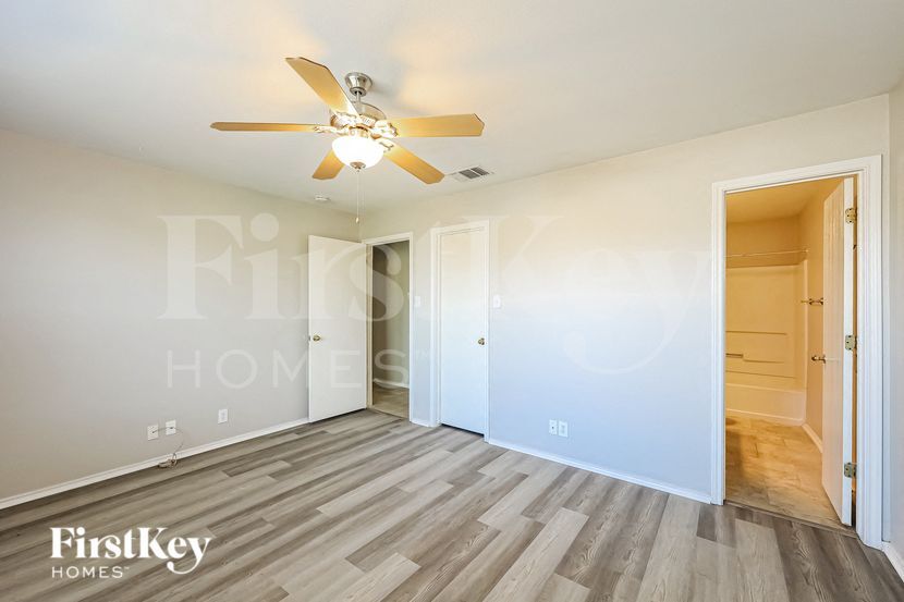 Building Photo - 10719 Shaencrest