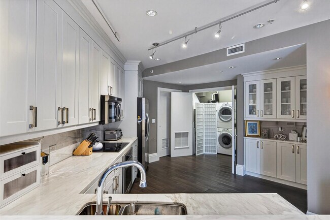 Building Photo - 455 E Palmetto Park Rd