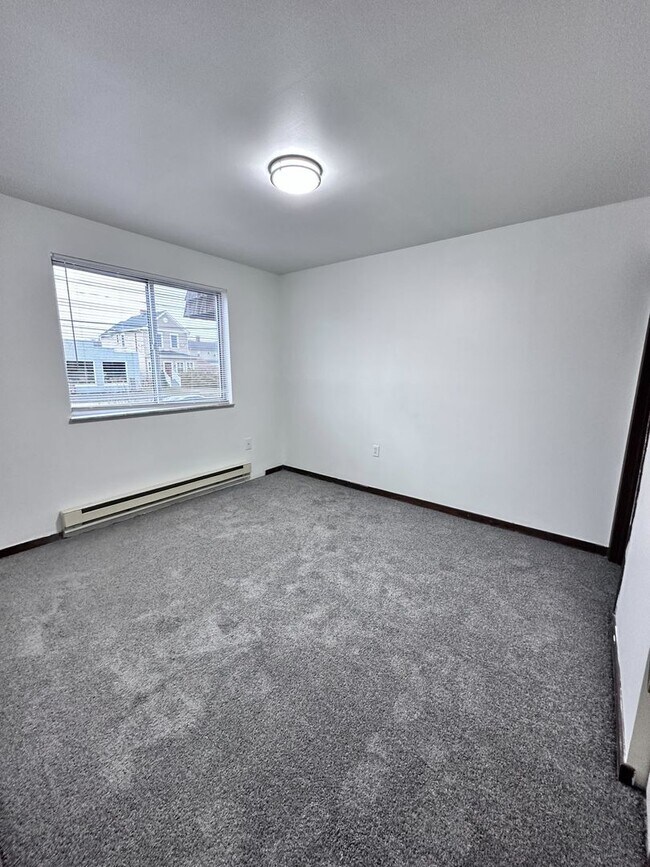 Building Photo - Modern 1-Bedroom Apartment in the Heart of Beaver – Updated & Ready in May 2026!